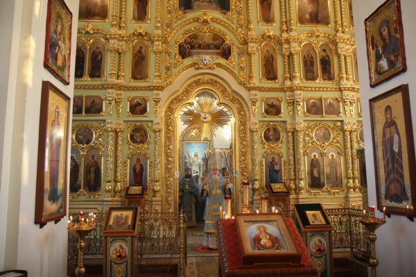 В день памяти иконы Божией Матери «Знамение» епископ Василий совершил Литургию в Коряжме