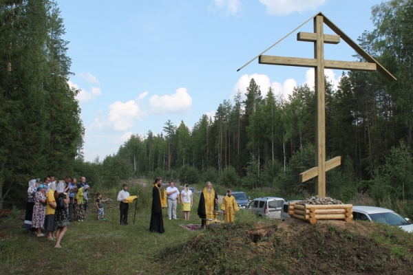 Епископ Василий совершил освящение поклонного Креста в Савватии