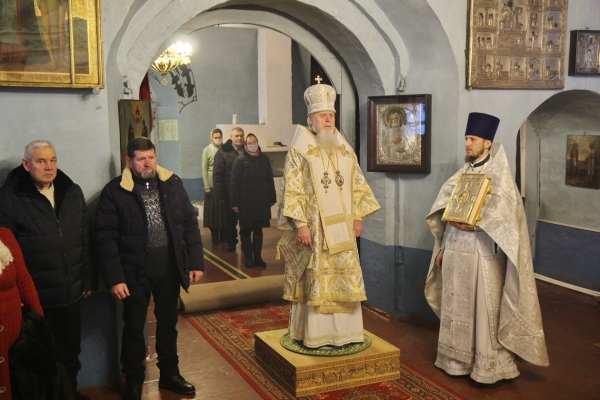 Епископ Василий совершил Божественную литургию в Туровце