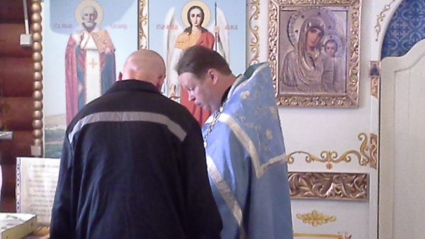 Осужденные ИК №14 г. Вельска приняли Таинство Крещения 