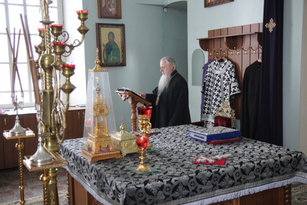Епископ Василий в понедельник первой седмицы Великого Поста молился за уставным Богослужением в Свято-Лонгиновом храме 