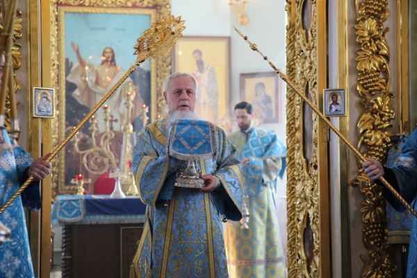 В праздник Благовещения Пресвятой Богородицы епископ Василий совершил Литургию в Коряжме