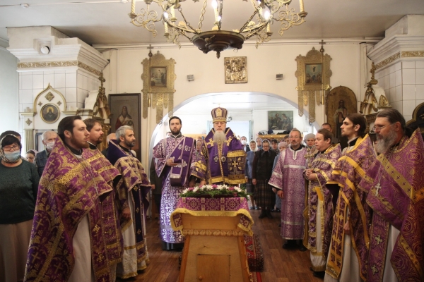 Литургией в Успенском храме г. Вельска закончился архипастырский визит епископа Василия в Вельское и Няндомское благочиние