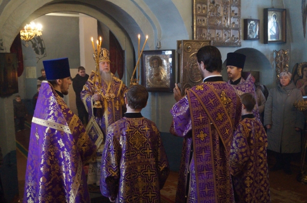 Во вторую неделю Великого поста епископ Василий совершил Божественную литургию в Свято-Успенском храме с. Туровец