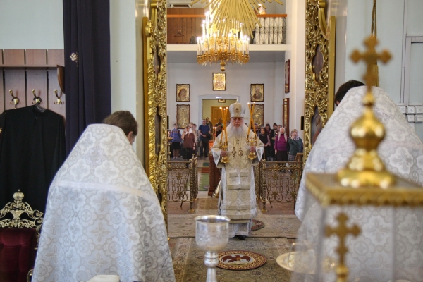 В Лазареву субботу епископ Василий совершил Божественную литургию в Коряжме