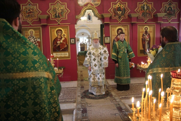 В день памяти прп. Сергия Радонежского епископ Василий совершил Литургию в храме свт. Василия Великого д. Куимиха