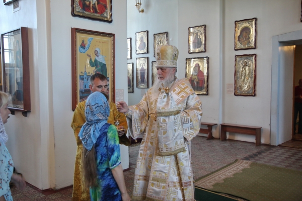 Накануне Недели Всех Святых епископ Василий совершил Всенощное бдение в Коряжме