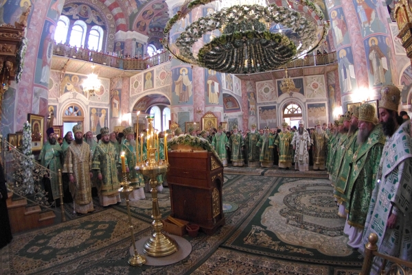 Епископ Василий принял участие в вечернем Богослужении в Серафимо-Дивеевском монастыре