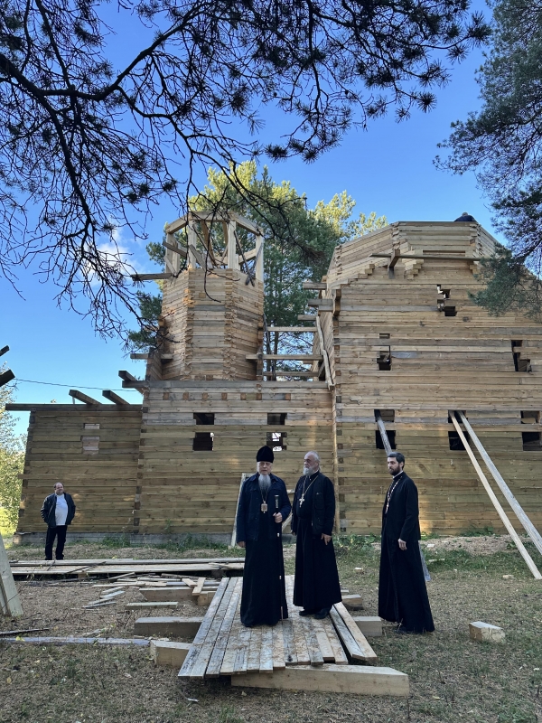 Епископ Василий посетил строящийся храм в д. Горка Муравьевская