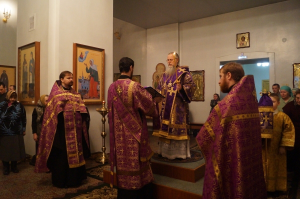 Епископ Василий совершил Всенощное бдение в храме прп. Лонгина Коряжемского накануне первой недели Великого поста