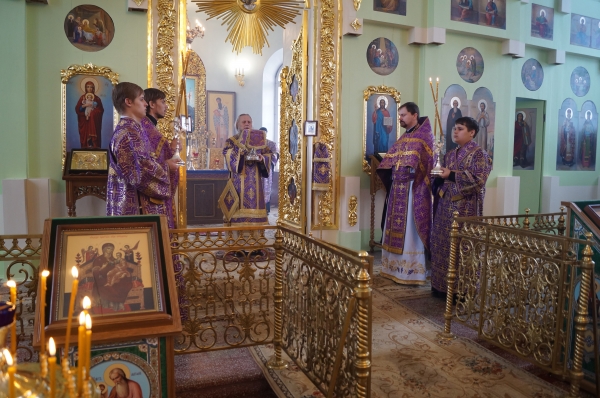 В день памяти 40 мучеников, в Севастийском озере мучившихся, епископ Василий совершил Божественную Литургию