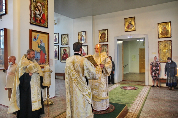 Накануне дня памяти апостола Матфия епископ Василий совершил Всенощное бдение в Коряжме