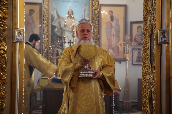 Епископ Василий совершил Божественную литургию в храме прп. Лонгина Коряжемского 