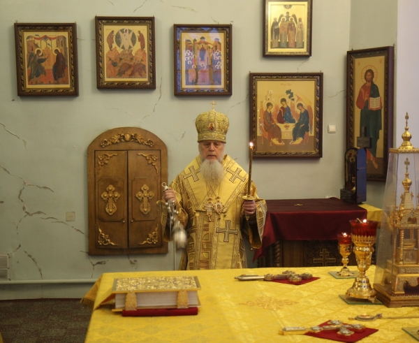 Накануне Недели сыропустной епископ Василий совершил Всенощное бдение в Коряжме