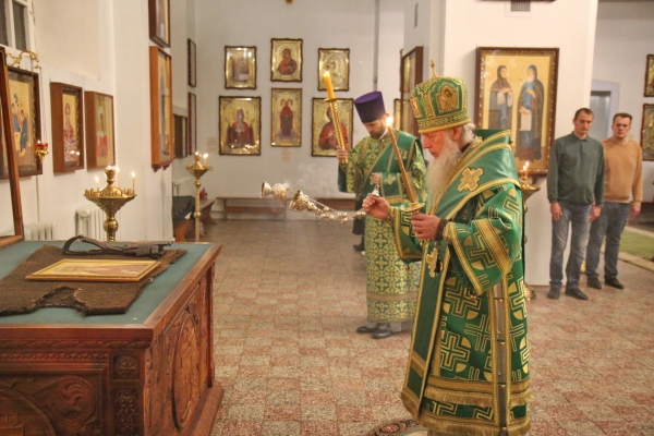 Накануне дня памяти прп. Лонгина Коряжемского епископ Василий совершил Всенощное бдение в Коряжме