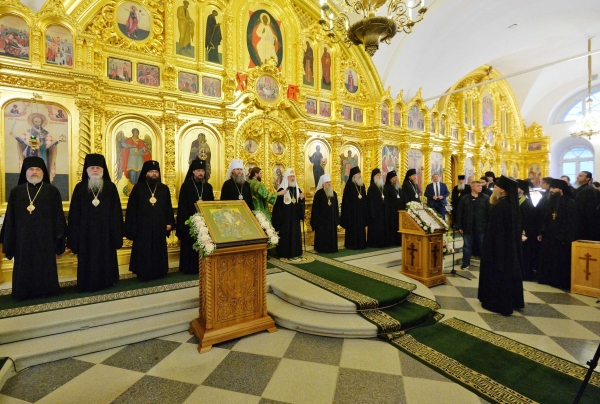 Епископ Василий сослужил Святейшему Патриарху Кириллу Всенощное бдение в Троицком соборе Соловецкого монастыря