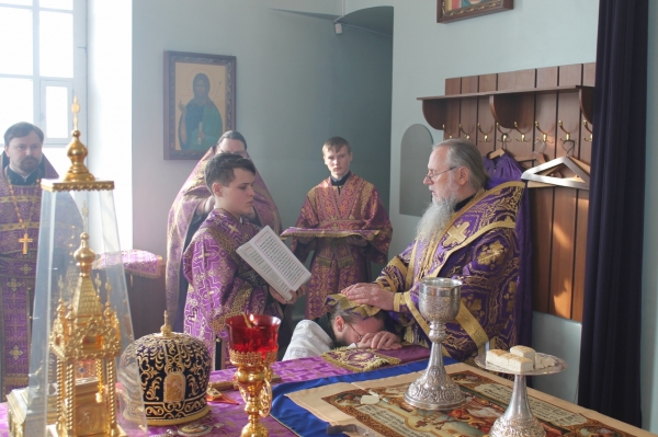 В день памяти 40 мучеников в Севастийском озере мучившихся епископ Василий совершил Литургию в храме прп. Лонгина Коряжемского