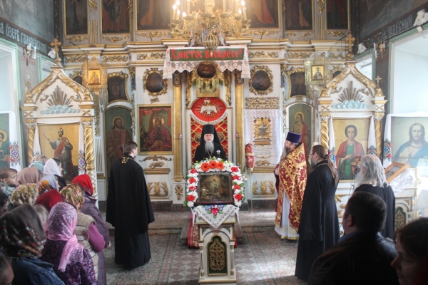 В день памяти апостола Фомы епископ Василий совершил Божественную литургию в Красноборске