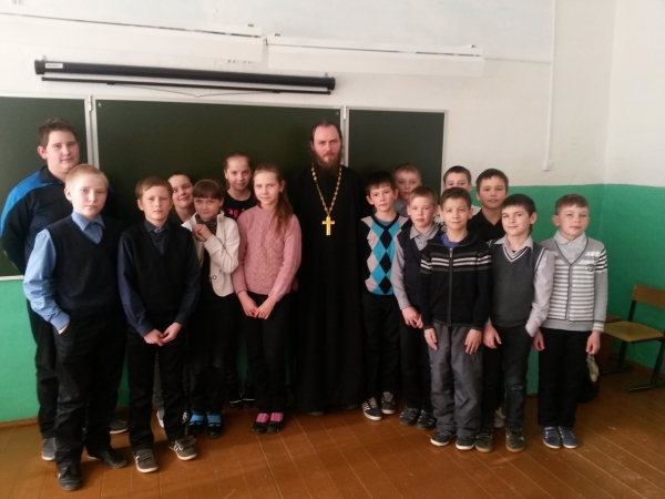 Священник встретился со школьниками и учителями Удимской школы